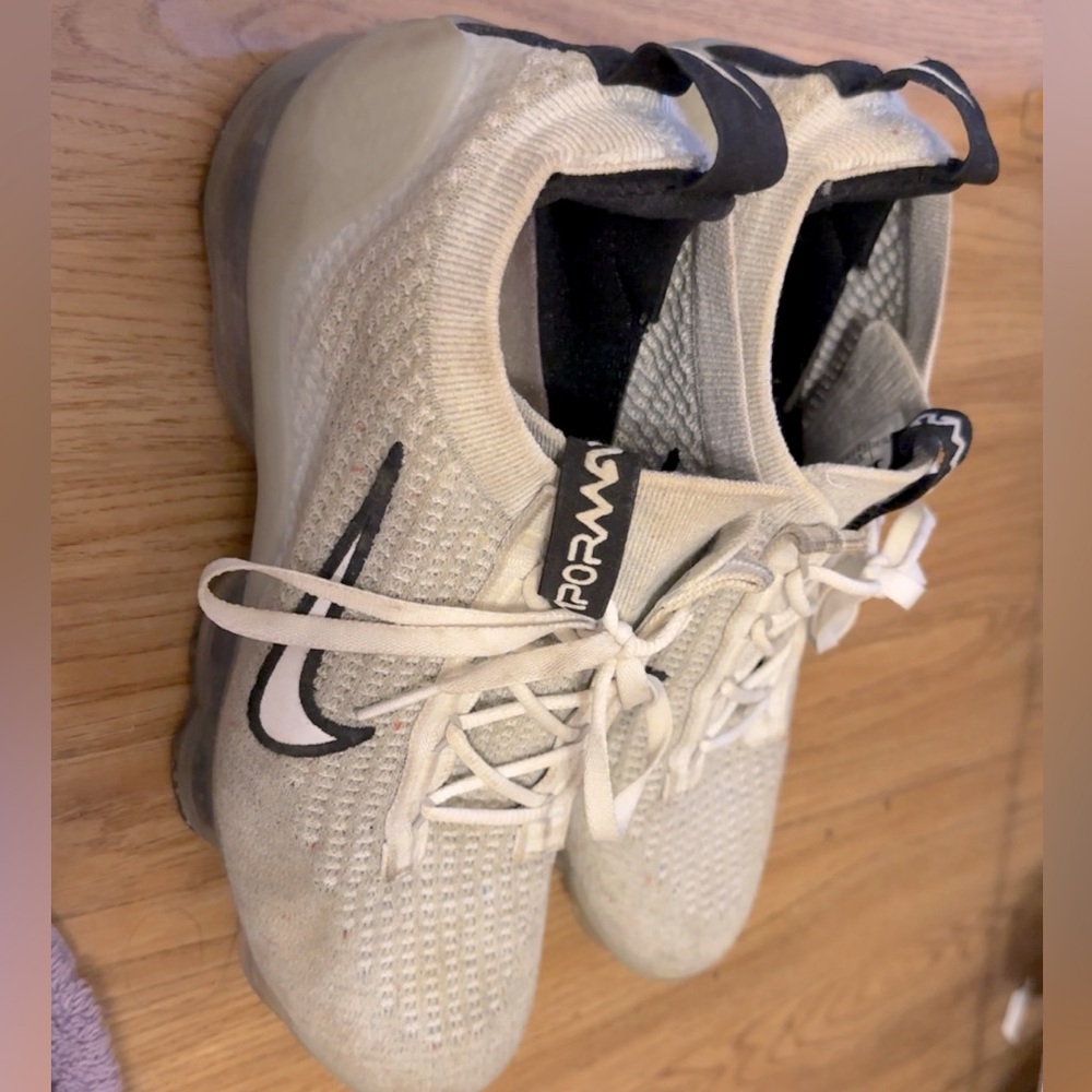 Women’s/Boys Nike Air Vapormaxes